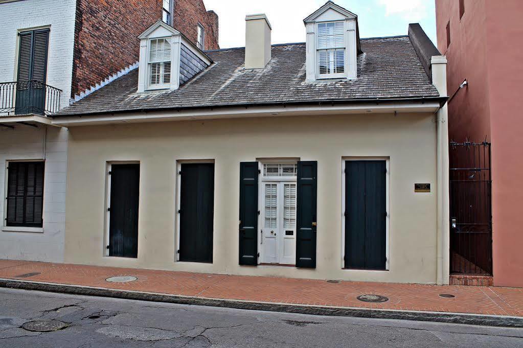 Chateau Orleans Aparthotel New Orleans Exterior photo